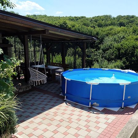 Guest House Bee Високо Екстериор снимка