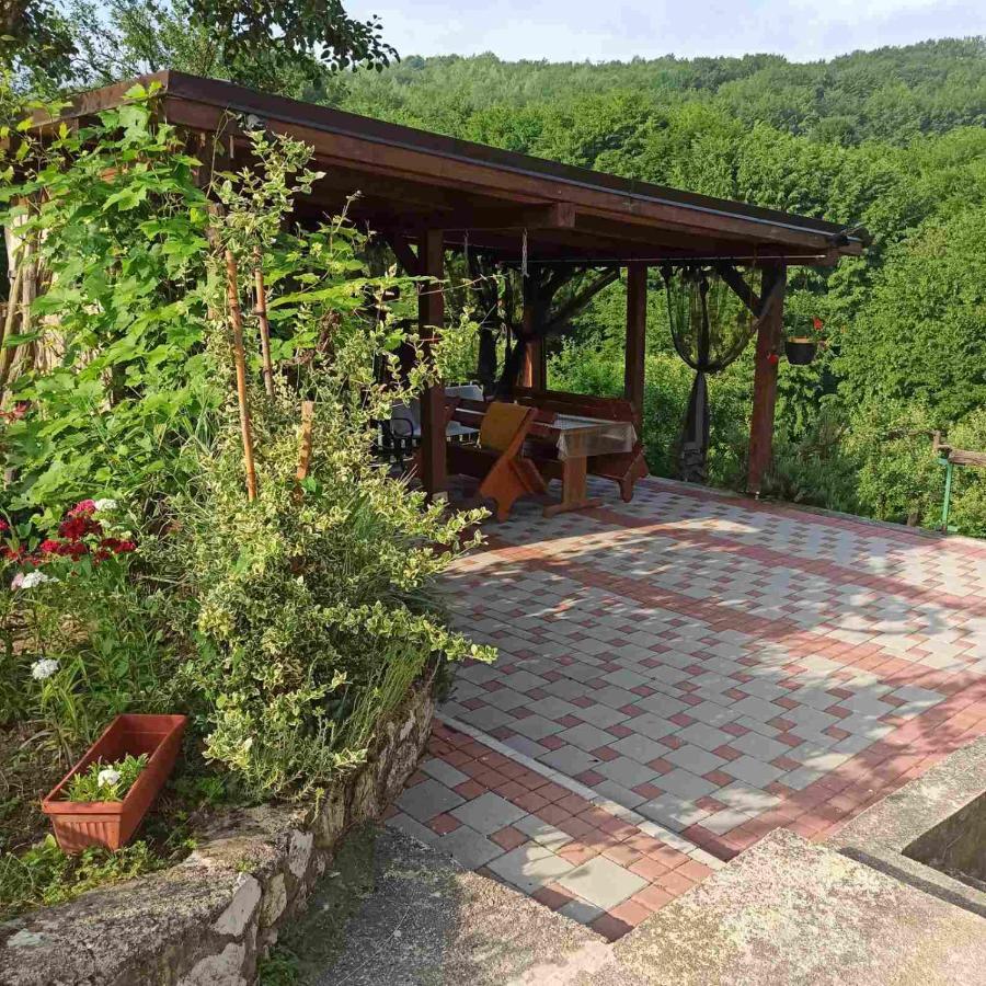 Guest House Bee Високо Екстериор снимка