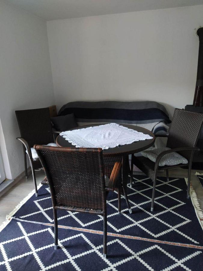 Guest House Bee Високо Екстериор снимка