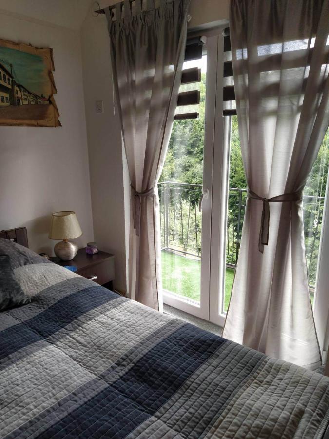 Guest House Bee Високо Екстериор снимка