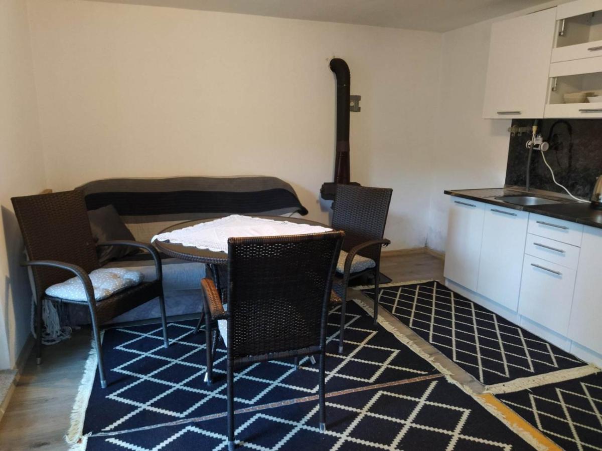 Guest House Bee Високо Екстериор снимка
