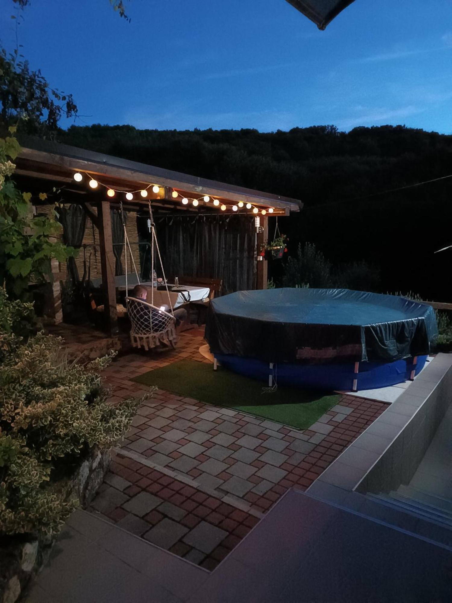 Guest House Bee Високо Екстериор снимка