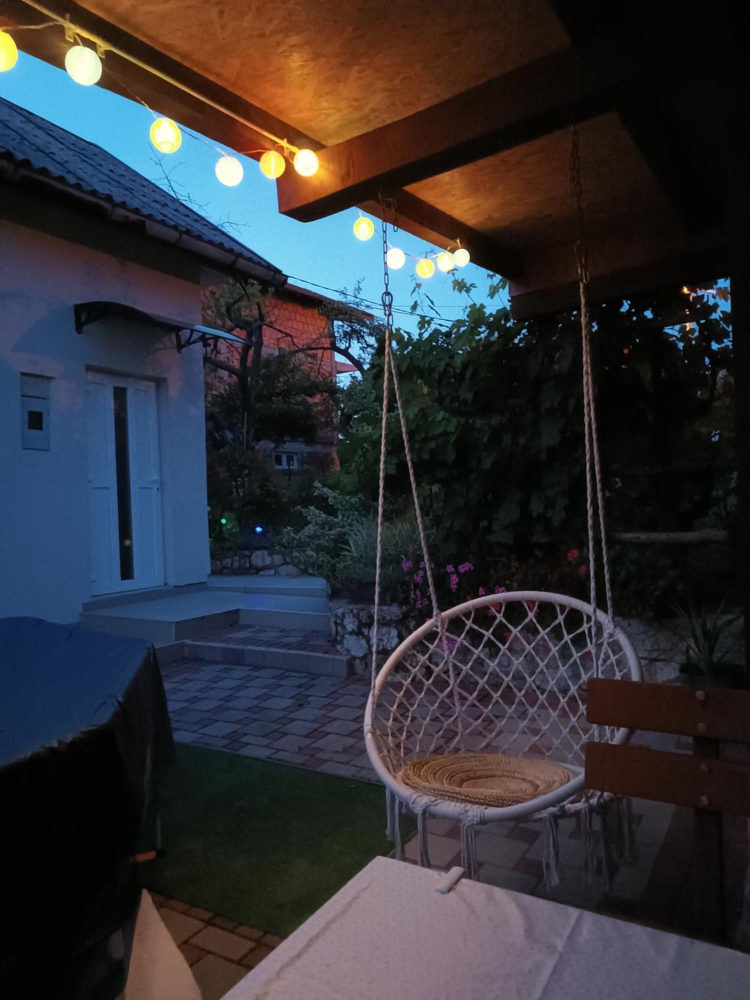 Guest House Bee Високо Екстериор снимка