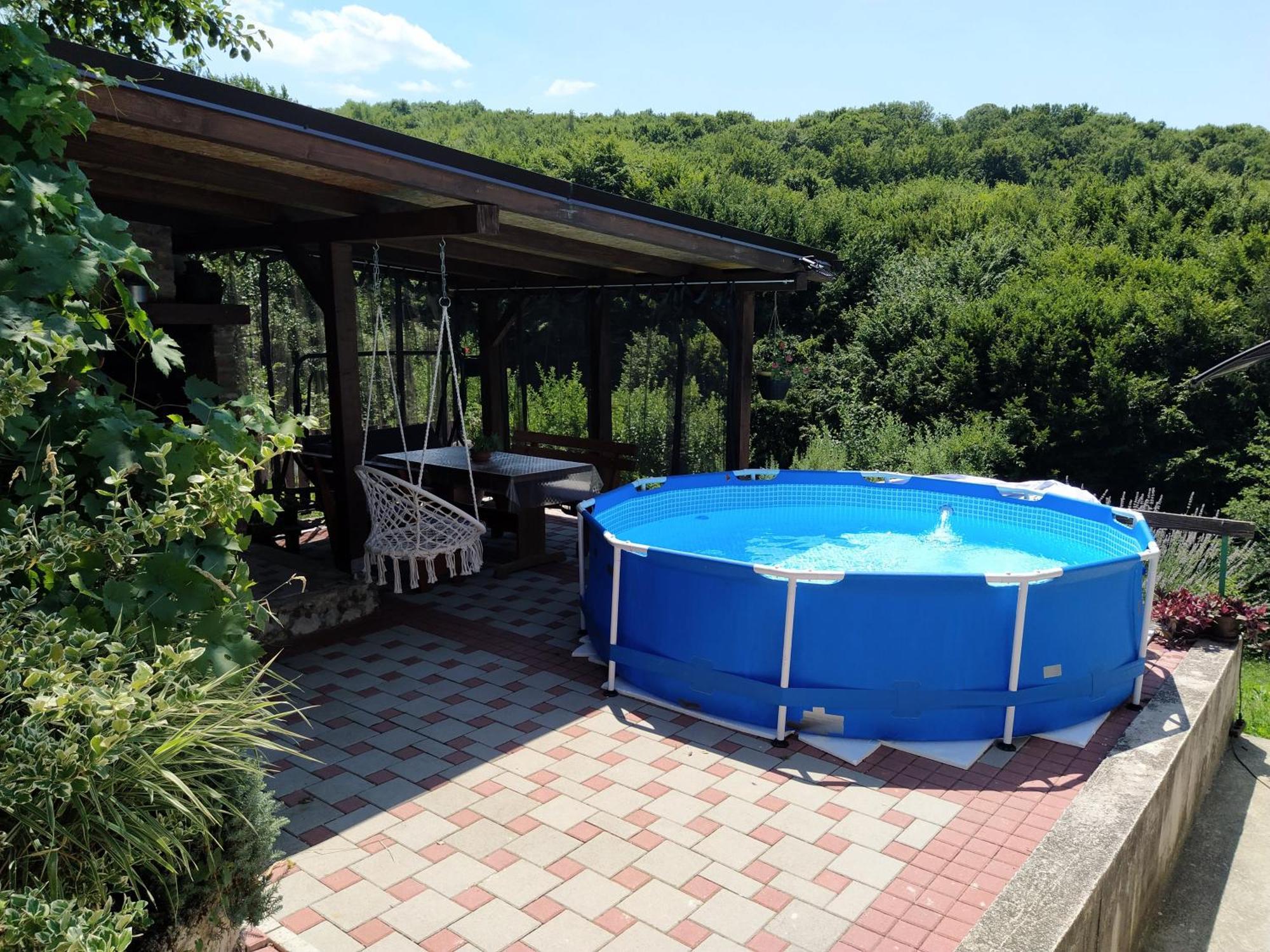 Guest House Bee Високо Екстериор снимка