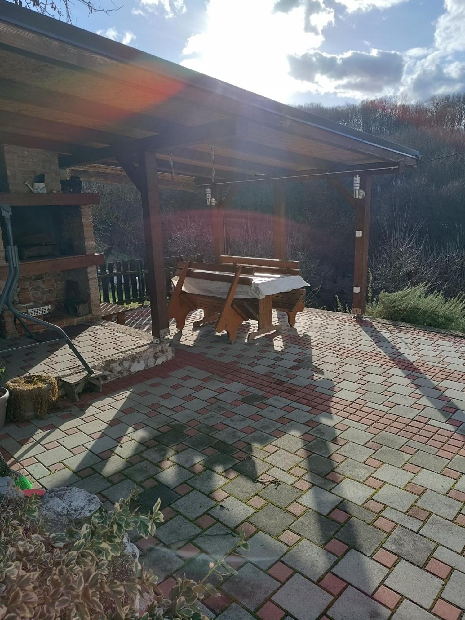 Guest House Bee Високо Екстериор снимка